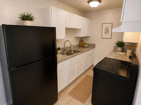 2nd image of 1420 Putnam Ave #4