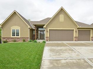 602 Rock Bridge Ct, Smithville, MO 64089