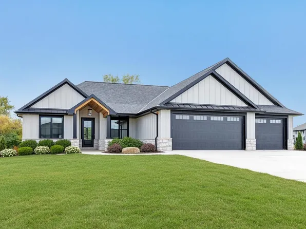 1459 Chickory Ct, De Pere, WI 54115