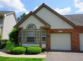 847 Whisperwood Trl, Fenton, MI 48430