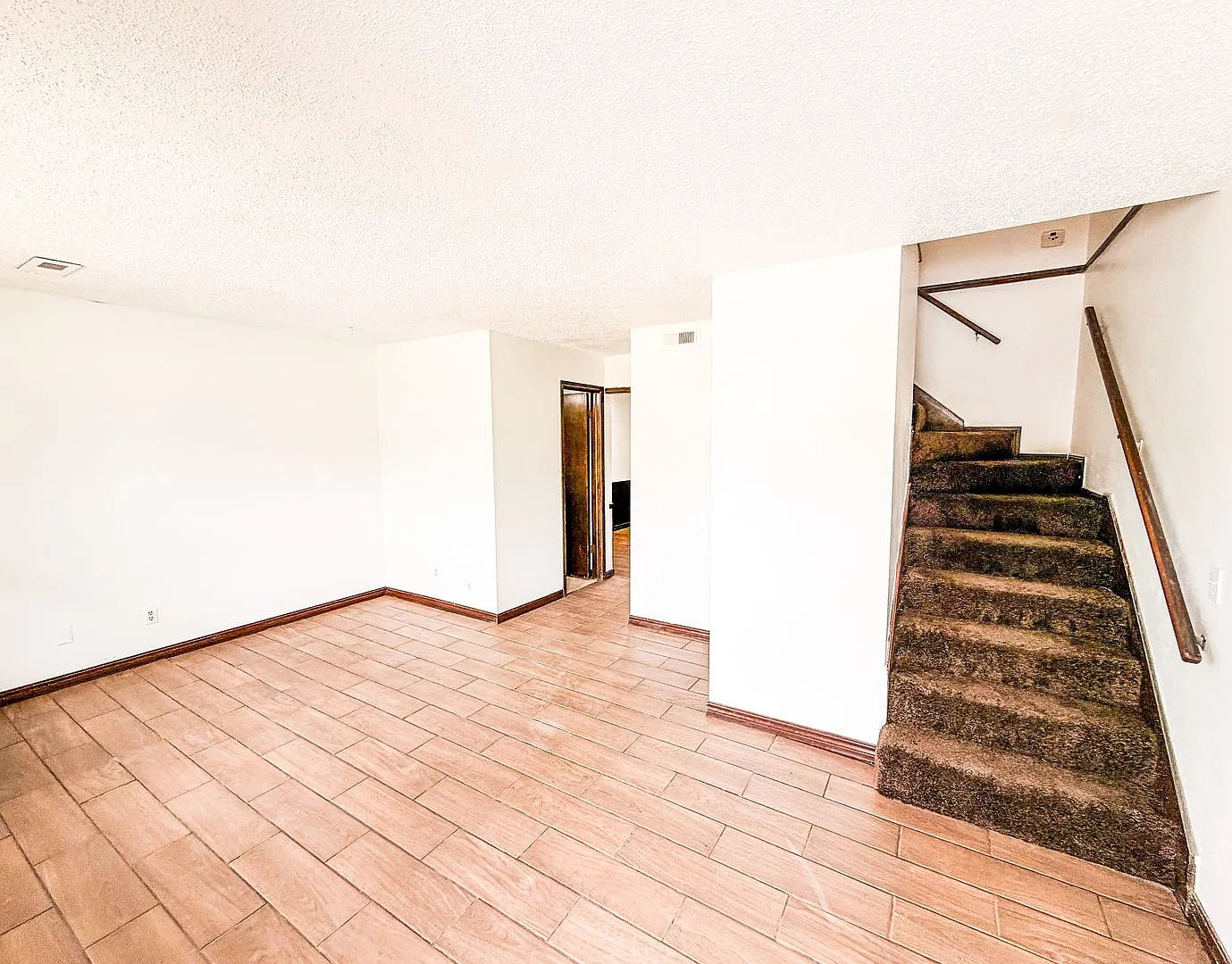 501 N Main Apartments - Small Community in Jennings — Photo 2
