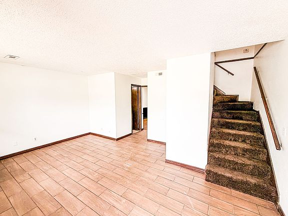 3rd image of 501 N Main St APT 2
