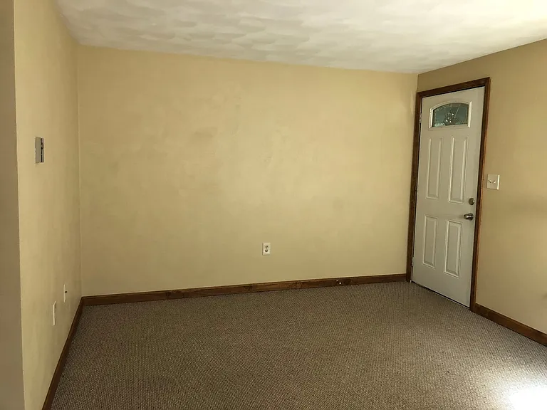 220 Airport Rd — Photo 4