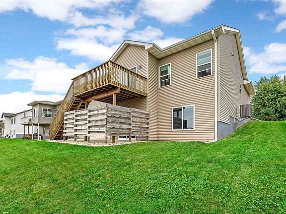 3rd image of 559 Fawn Ave