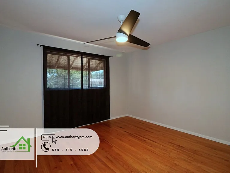 1848 Shady Ln — Photo 15