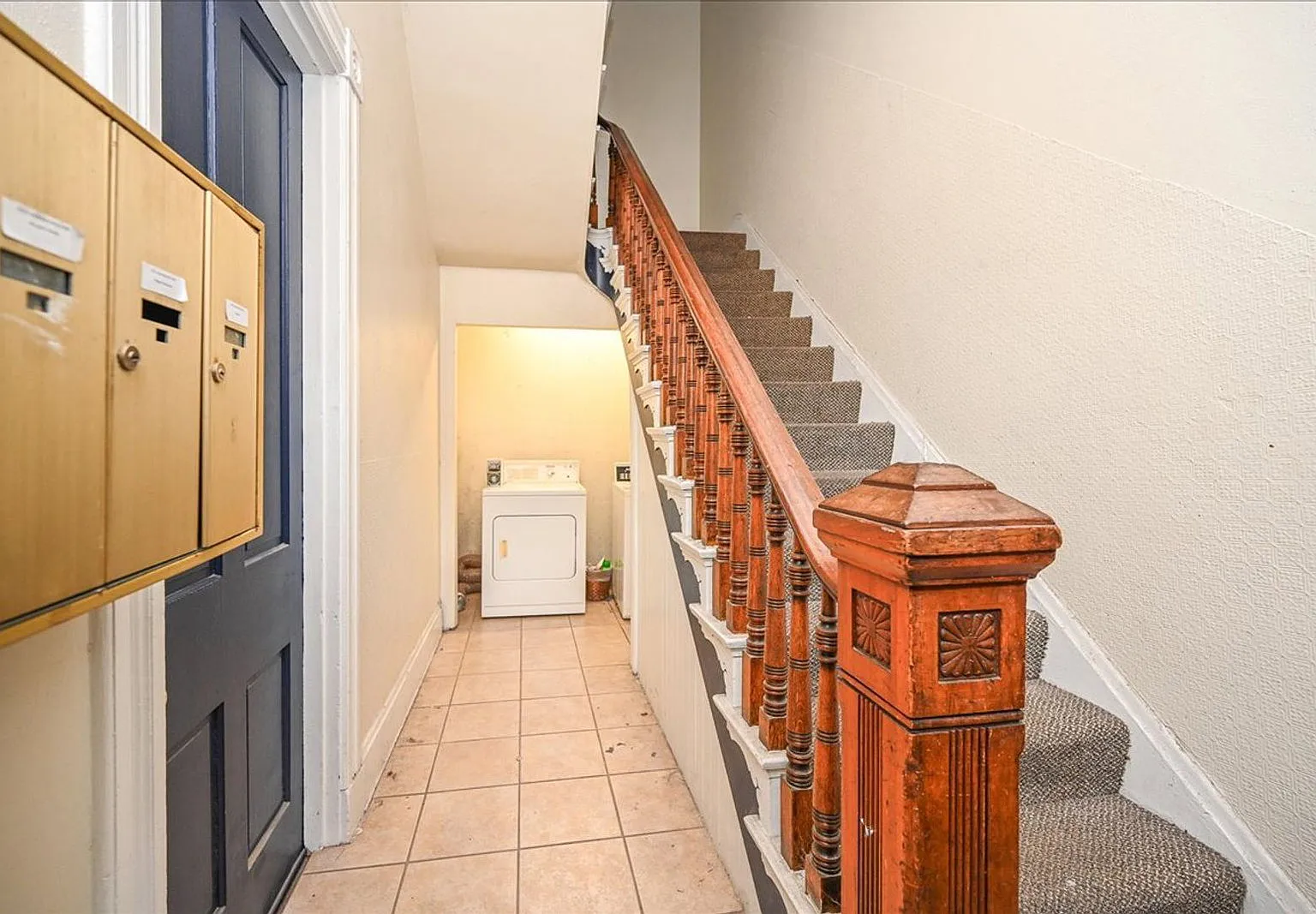 1 bed, 1.0 bath, 1200 sqft, $1,305 — Photo 2