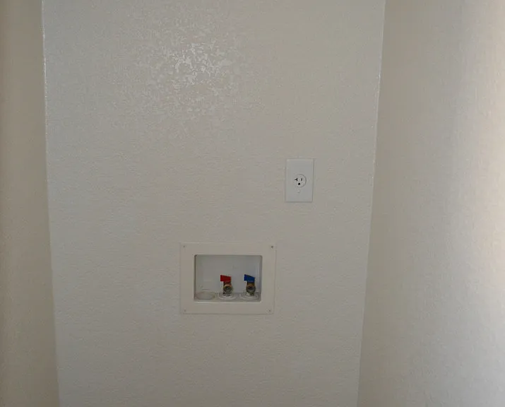 939 Maplewood St — Photo 6