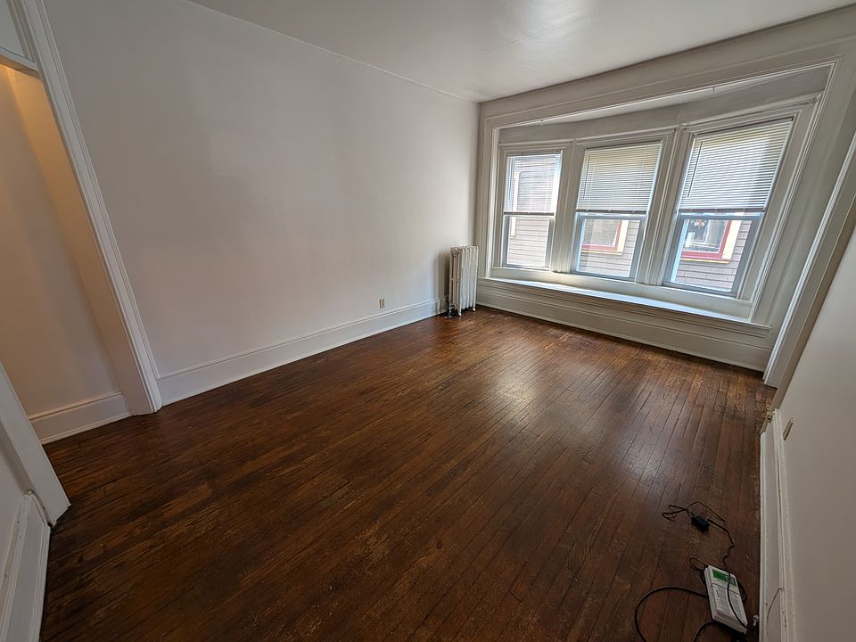 1st image of 475 Oxford St