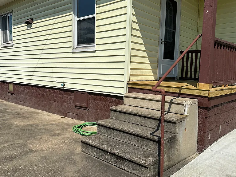 1724 Chester Ave #1724 — Photo 2