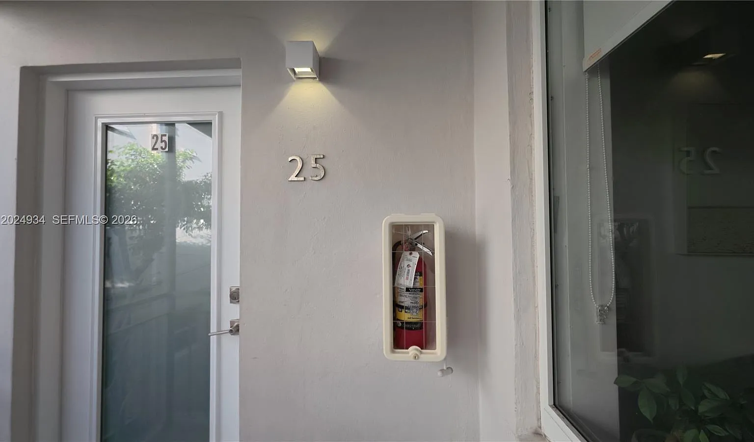 1035 Euclid Condo — Photo 2