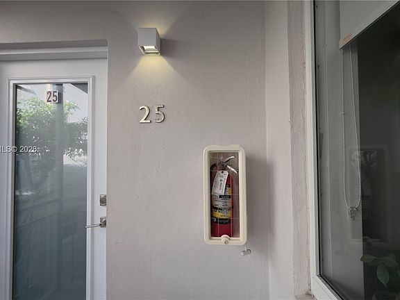 2nd image of 1035 Euclid Ave #25