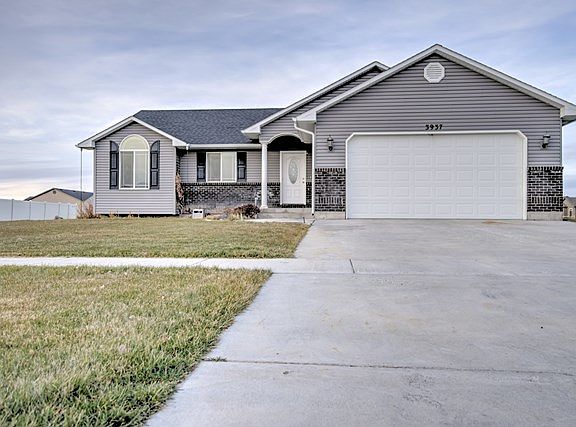 2nd image of 3937 E Magenta Dr