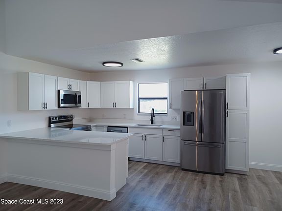 3rd image of 2505 Saint Pauls Dr