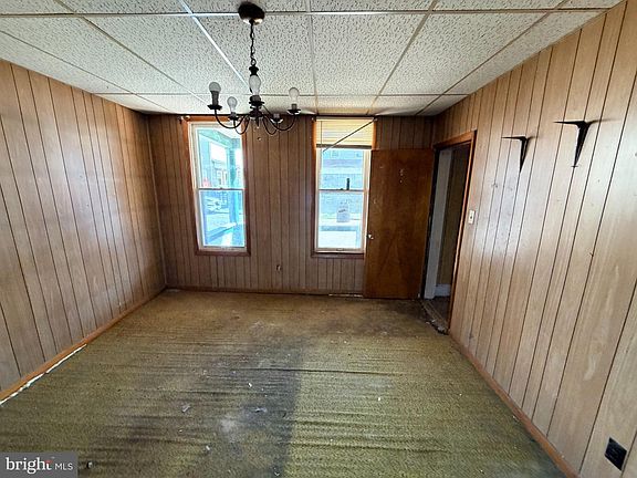4th image of 129 Arch St
