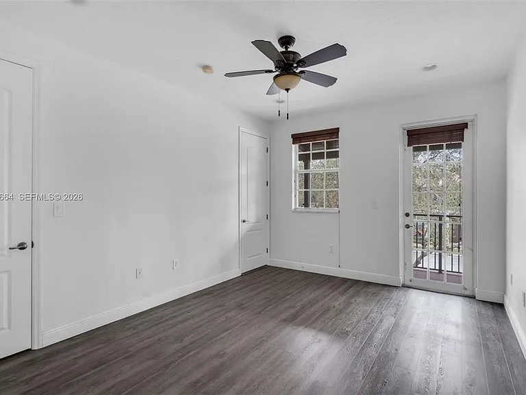 624 SW 147th Ave — Photo 6