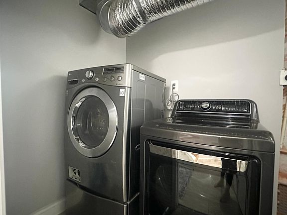 4th image of 105 Bloomsberry St
