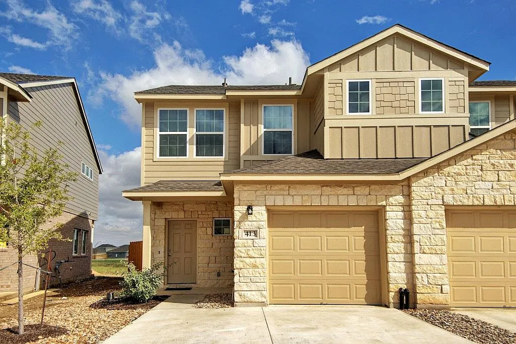 4 bed, 2.5 bath, 1593 sqft, $1,930 — Photo 2