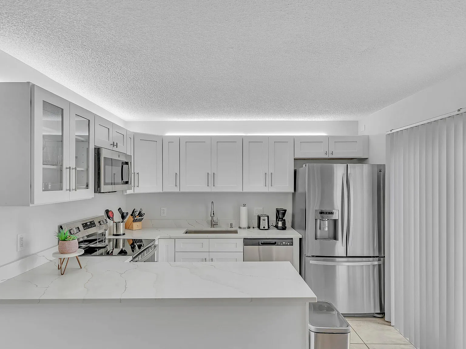 2 bed, 2.5 bath, 1252 sqft, $2,400 — Photo 3