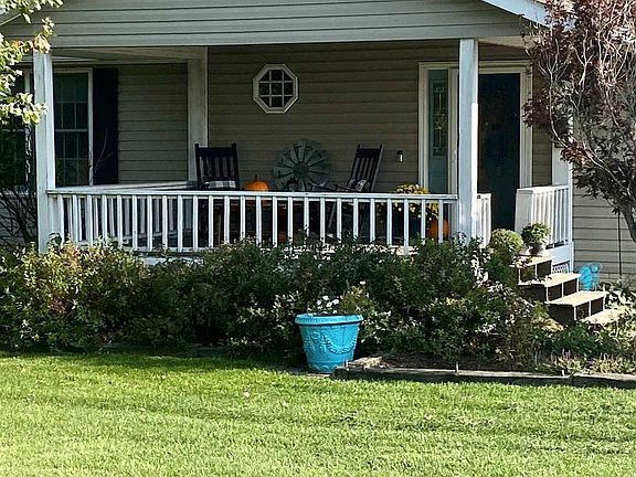 2nd image of 466 N 1225th Ave