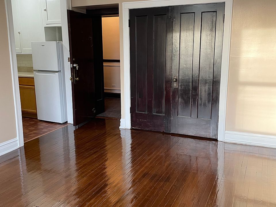 1st image of 3121 N Hamlin Ave APT 2H
