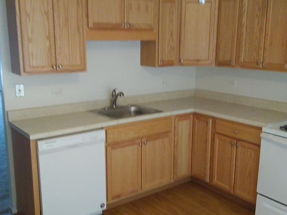 3rd image of 538 Creekwood Ct APT B