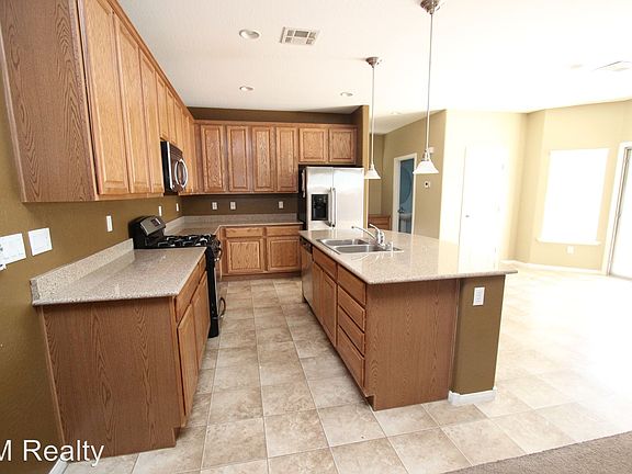 5th image of 2113 Summer Lily Ave