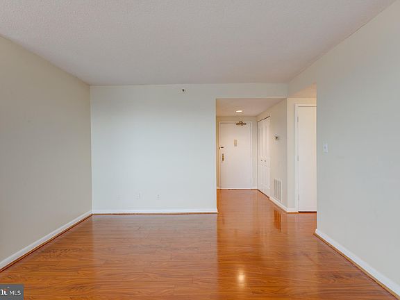 5th image of 3709 S George Mason Dr APT 810