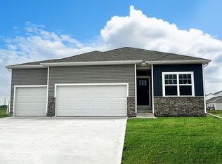 2830 Prairie Wind Ct, Hiawatha, IA 52233