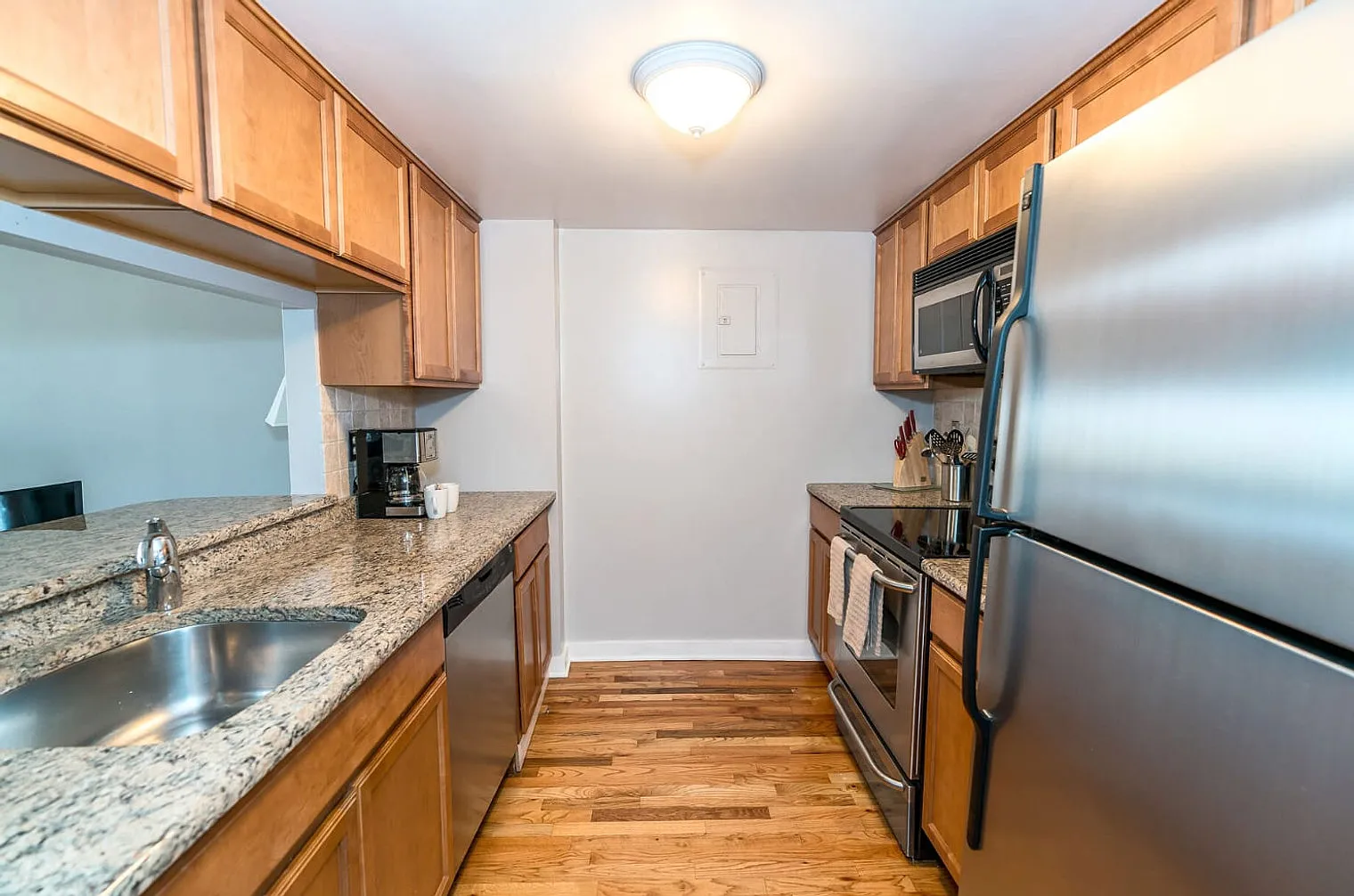 1 bed, 1.0 bath, 721 sqft, $3,721 — Photo 4