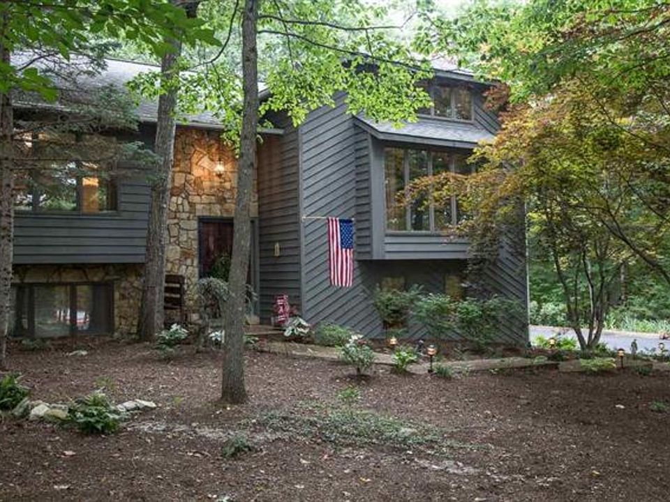 1st image of 207 Elk Ln