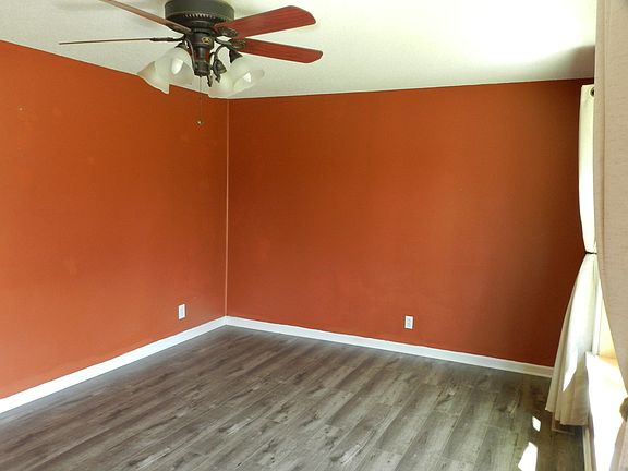 4th image of 1876 Harriet Dr
