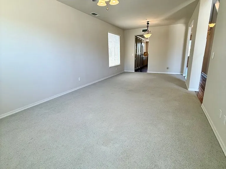 1090 Megan Ct — Photo 2