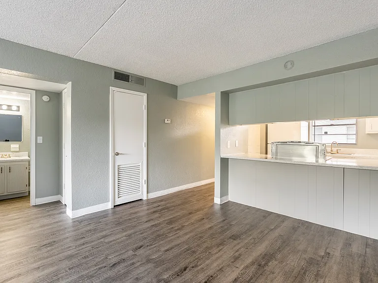 Bella Mar Apartment Homes — Photo 8