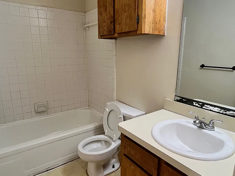 1004 Summer Court Cir #D — Photo 13