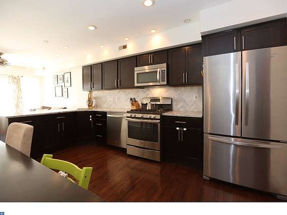 3rd image of 1116 E Oxford St