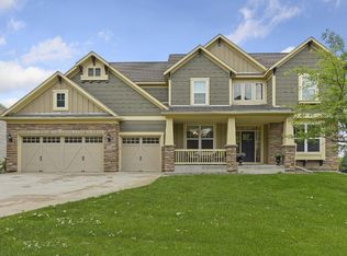 2605 Arrowhead Ln, Chanhassen, MN 55317