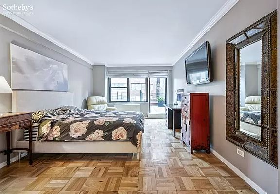 5th image of 166 E 61st St APT 4N