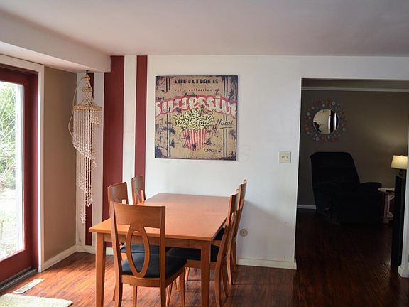 3rd image of 3425 Saigon Dr