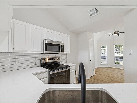 5th image of 3102 Great Lakes Ave