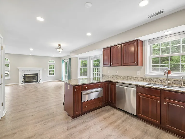 713 Mimosa Cove Rd — Photo 40
