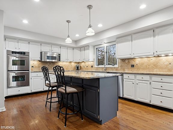 3rd image of 53 Dukes Ln