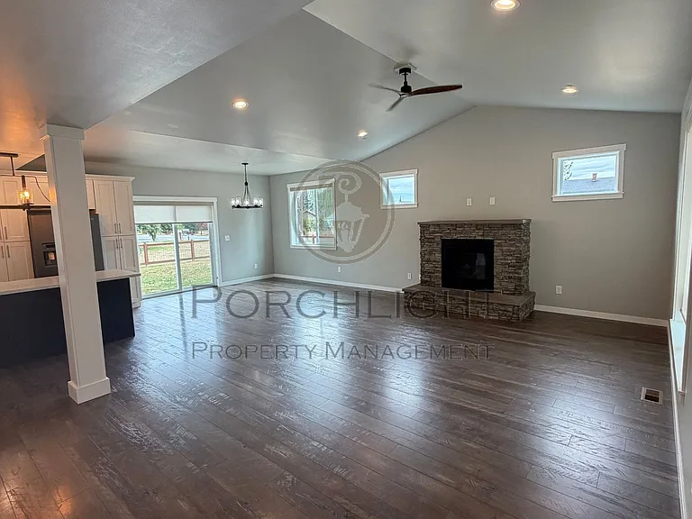 2102 Snowbush St — Photo 7