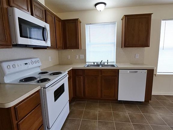 5th image of 4811 May Arbor Ln
