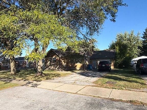 2nd image of 6716 W 88th Pl