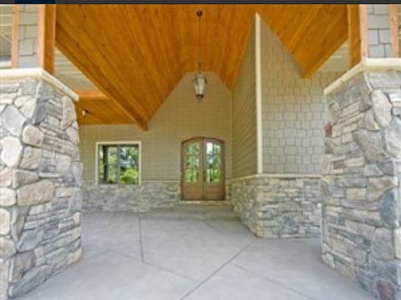 2nd image of 17797 Falling Water Rd