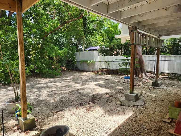 757 Musa Dr — Photo 3