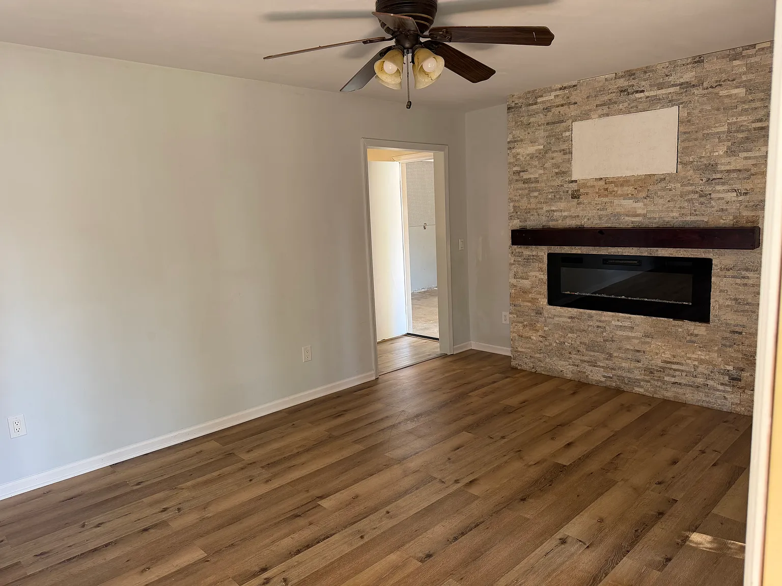 3 bed, 1008 sqft, $1,400 — Photo 2