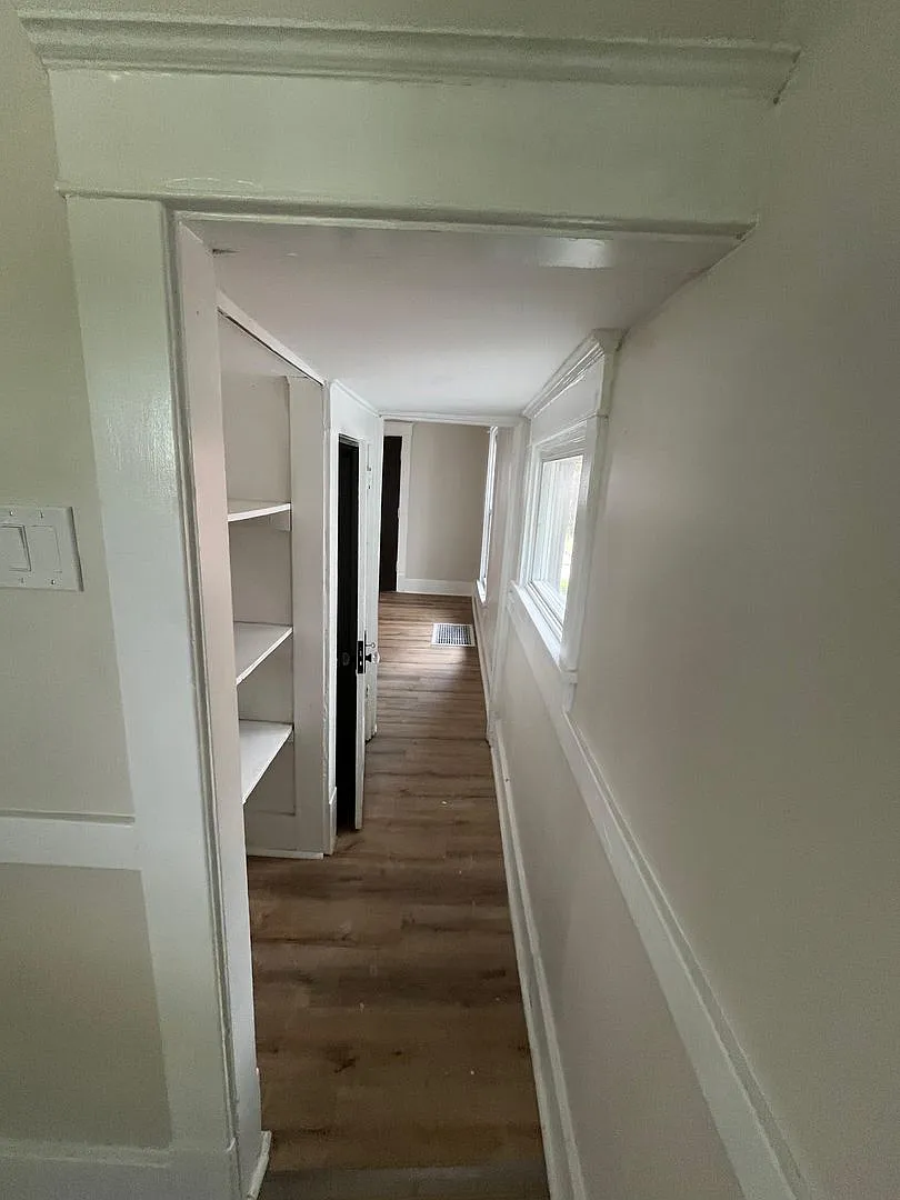 5 bed, $1,495 — Photo 2
