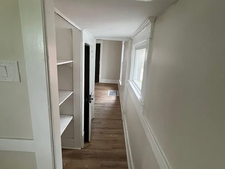 1714 Victoria Ave — Photo 2