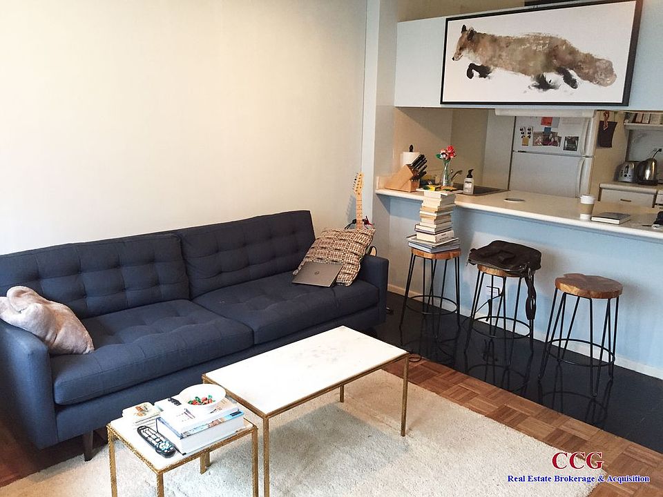 2nd image of 200 Rector Pl APT 5T